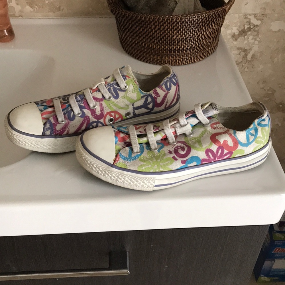 Girls all star convervse sz 3 (fits sz5 women)